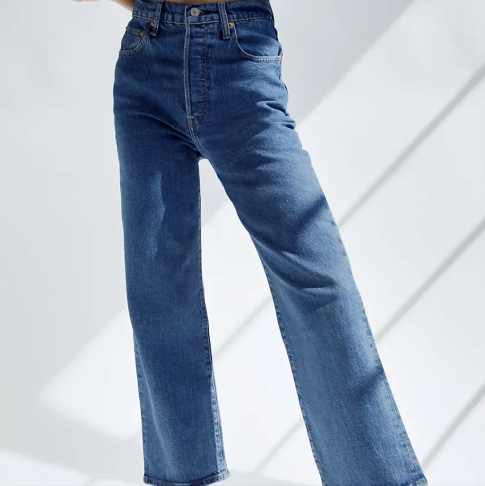Levi's Ribcage Straight Ankle Jean - Picture 2 of 4